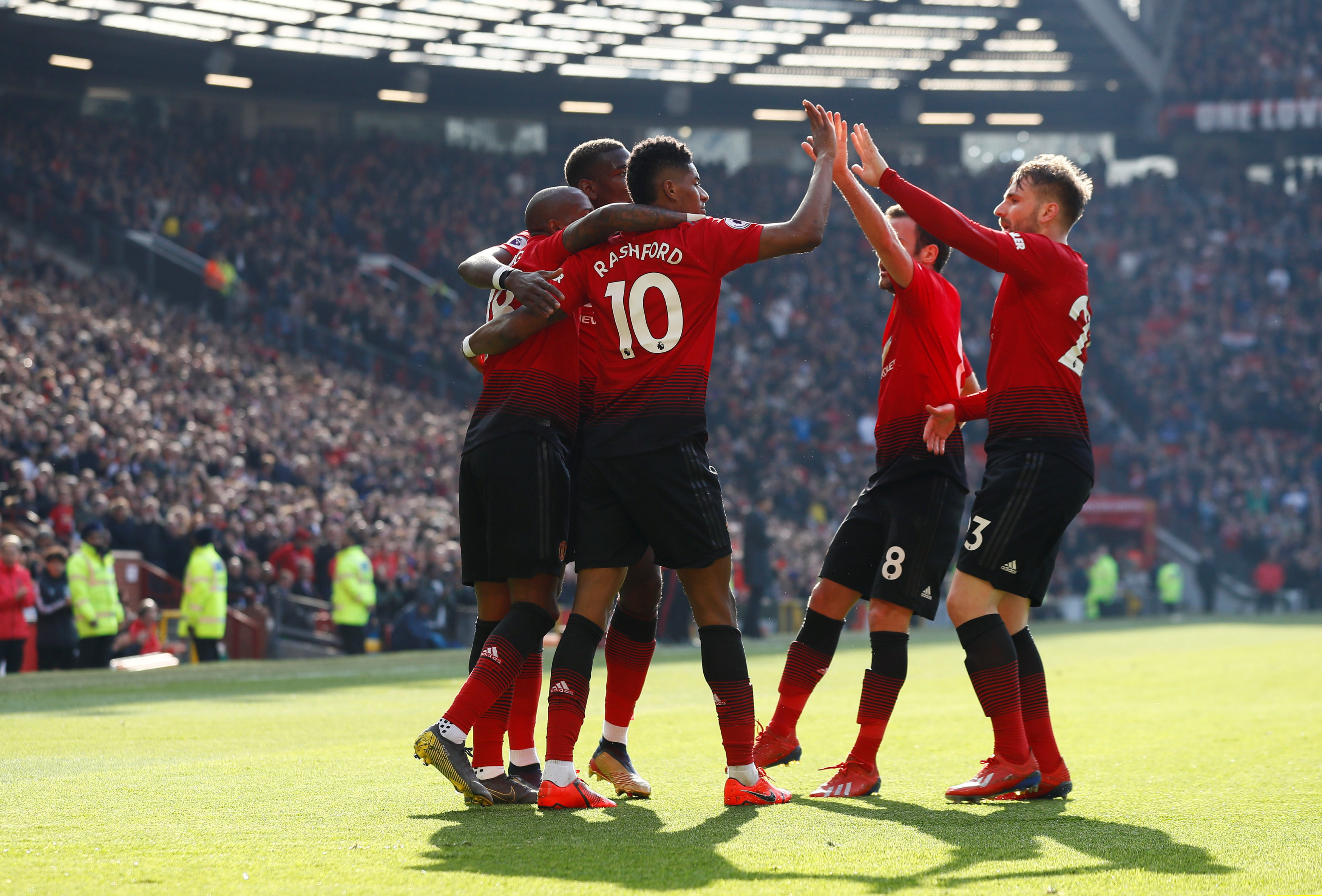 被主裁判直 被主裁判直