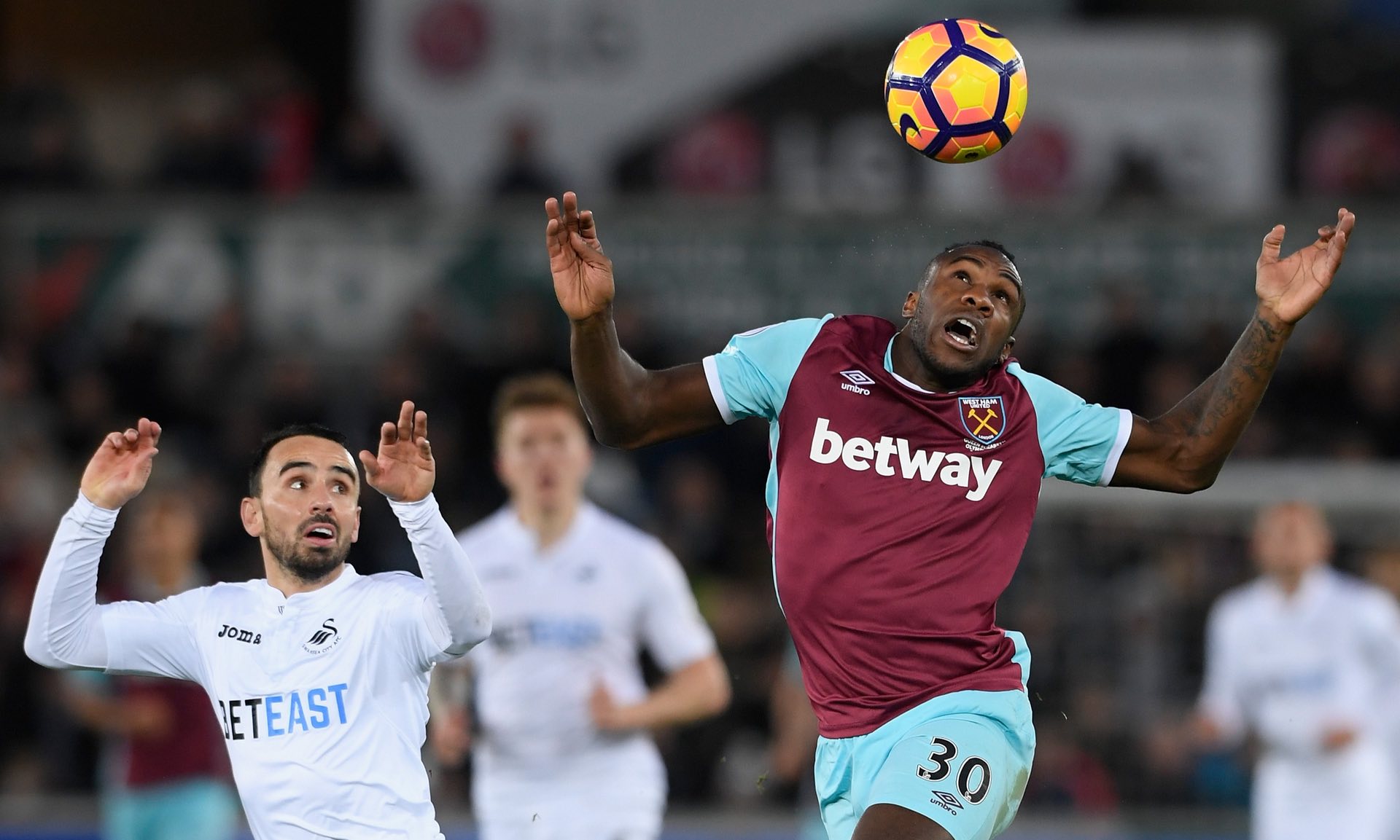 也帮助他在 也帮助他在